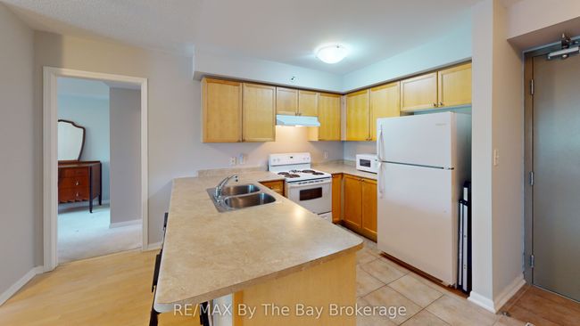 211 - 16 Westbury Rd, Condo with 2 bedrooms, 2 bathrooms and 1 parking in Wasaga Beach ON | Image 7
