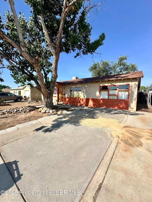 1605 N Cochiti Ave, Farmington, NM, 87401-7077 | Card Image