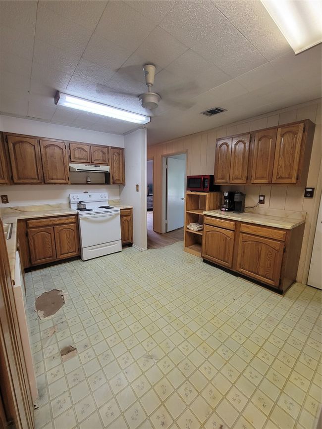 2506 Hillcrest Ave, House other with 3 bedrooms, 2 bathrooms and null parking in Greenville TX | Image 5