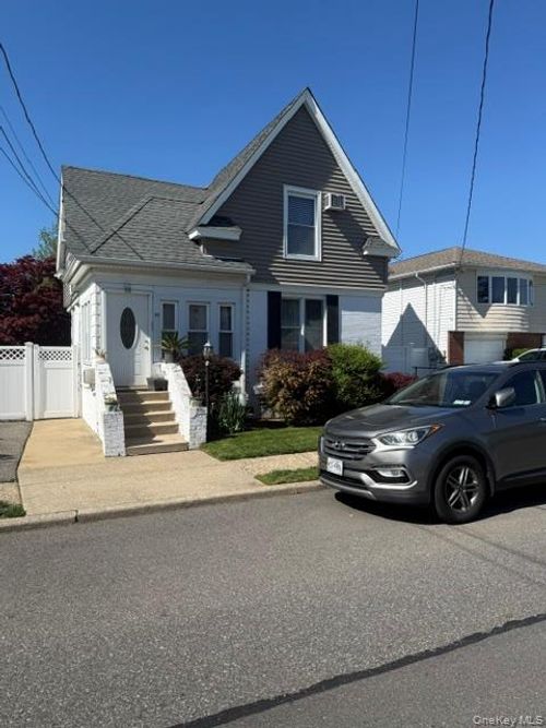 38 Grant Ave, Bethpage, NY, 11714-2636 | Card Image