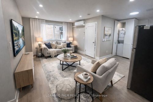 9-31 Huron Heights Dr, Newmarket, ON, L3Y3J8 | Card Image