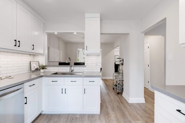 53 - 1115 Paramount Dr, Condo with 3 bedrooms, 2 bathrooms and 1 parking in Stoney Creek ON | Image 7