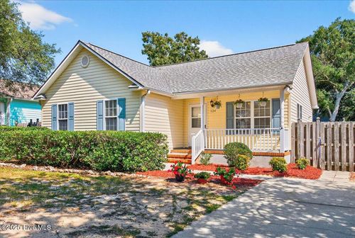 124 Ne 34th St, Oak Island, NC, 28465-5705 | Card Image