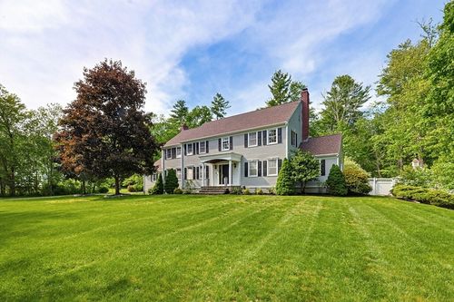 5 Hickory Dr, Medfield, MA, 02052-1132 | Card Image
