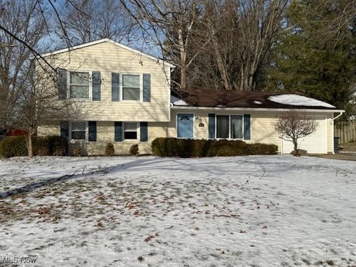 8241 Longview Dr Ne, Warren, OH, 44484-1933 | Card Image