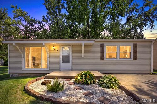 4 Matchlock Dr, Saint Peters, MO, 63376-4204 | Card Image