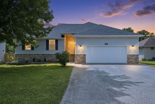 203 Penzance St, Monett, MO, 65708-1077 | Card Image