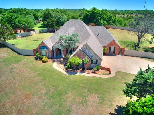 1350 E Angel Fire Ter, Mustang, OK, 73064-9449 | Card Image