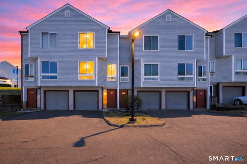 unit-302-1423 Quinnipiac Ave, New Haven, CT, 06513-1742 | Card Image