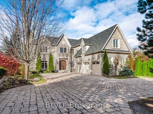 636 Sunset Beach Rd, Richmond Hill, ON, L4E3G2 | Card Image