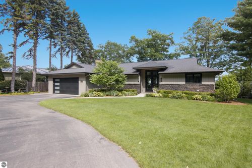 7520 E Shore Rd, Traverse City, MI, 49686-1639 | Card Image