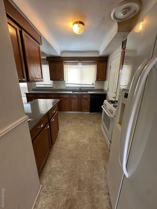 14621 Rosemary Blvd, Oak Park, MI, 48237-1933 | Card Image