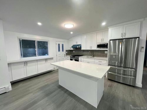 61 Beaumont Dr, Plainview, NY, 11803-2507 | Card Image