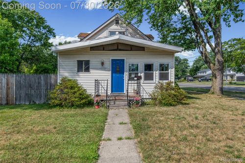 19485 Eastwood Dr, Harper Woods, MI, 48225-2082 | Card Image