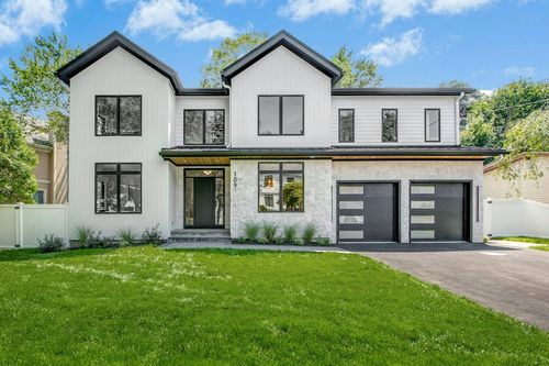 109 Harwich Rd, Chestnut Hill, MA, 02467-3024 | Card Image