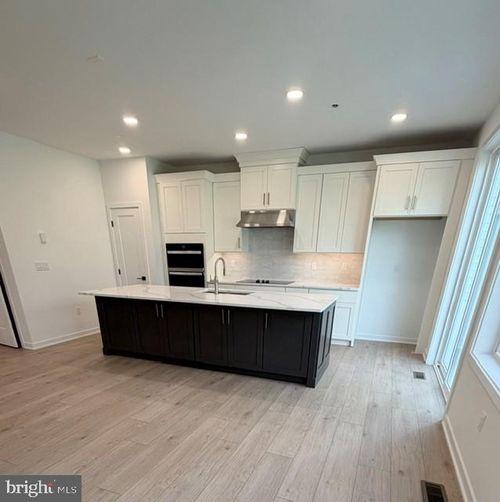 54 Grayson Ln, DOWNINGTOWN, PA, 19335-2066 | Card Image