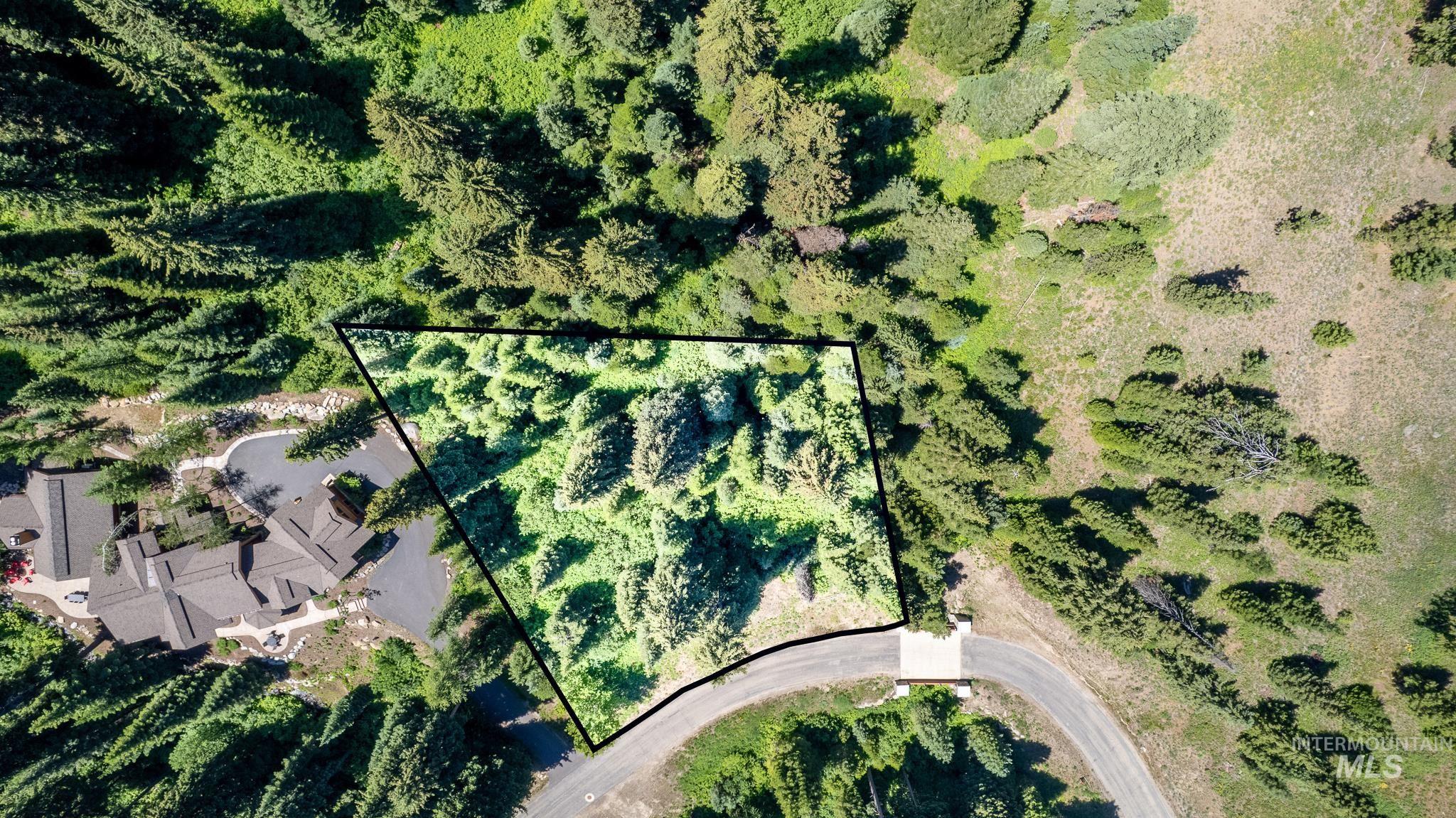 Land in Donnelly