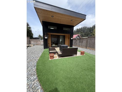 94254 11th St, Gold Beach, OR, 97444-7724 | Card Image