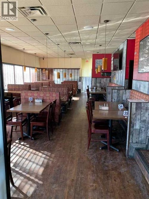 20 Crowfoot Cres Nw, Calgary, AB, T3G2P6 | Card Image