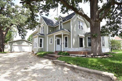 812 1st St E, Independence, IA, 50644-3009 | Card Image