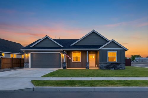317 Se Pioneer Dr, Prineville, OR, 97754-2559 | Card Image