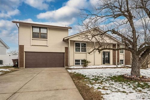 136 Universal Dr, Saint Peters, MO, 63376-4418 | Card Image