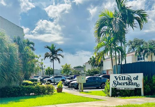 2554 N 38th Ave, Hollywood, FL, 33021-3004 | Card Image