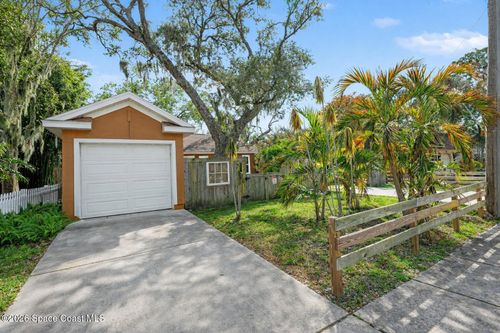 683 Old Oak St, Melbourne, FL, 32935-7040 | Card Image