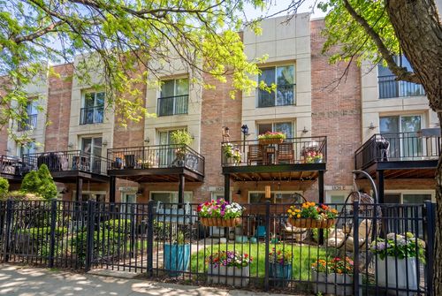 f-1826 S Michigan Ave, Chicago, IL, 60616-4439 | Card Image