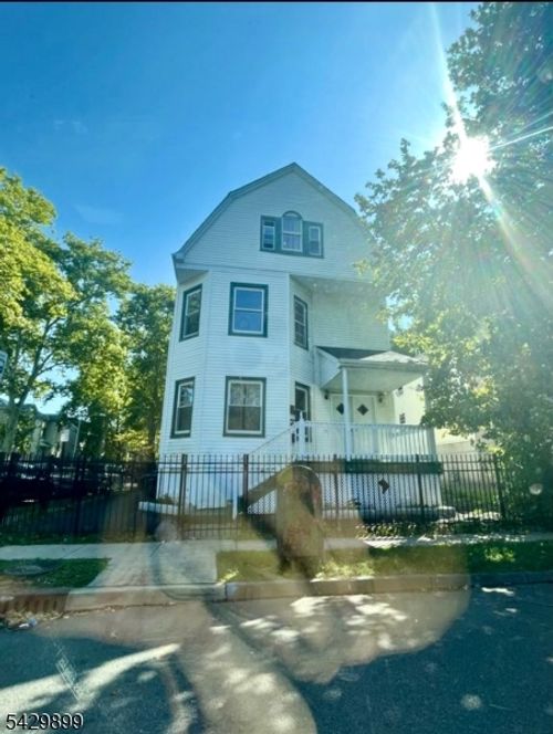 15 9th Ave, East Orange, NJ, 07018-3916 | Card Image