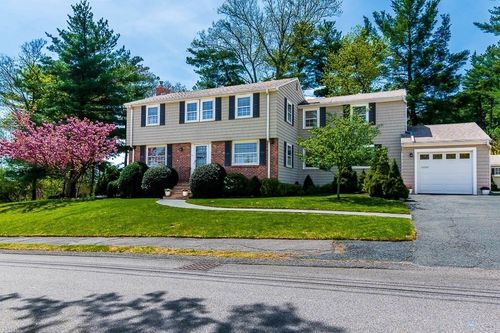 31 Bonney Ln, Dedham, MA, 02026-6403 | Card Image