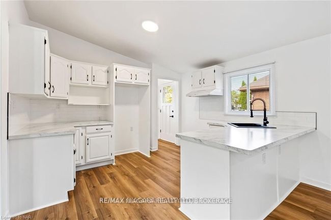 7422 Dorchester Rd, House other with 4 bedrooms, 2 bathrooms and 3 parking in Niagara Falls ON | Image 12