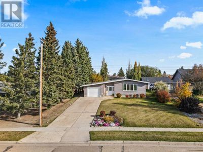 4717 57 St, House other with 5 bedrooms, 3 bathrooms and 3 parking in Killam AB | Image 2