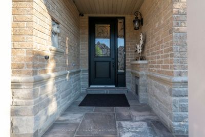 137 Lindbergh Dr, Home with 3 bedrooms, 3 bathrooms and 2 parking in Vaughan ON | Image 2