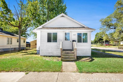 1057 E Larch Ave, Muskegon, MI, 49442-5942 | Card Image