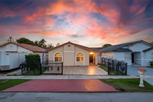 3289 W 70th St, Hialeah, FL, 33018-7102 | Card Image