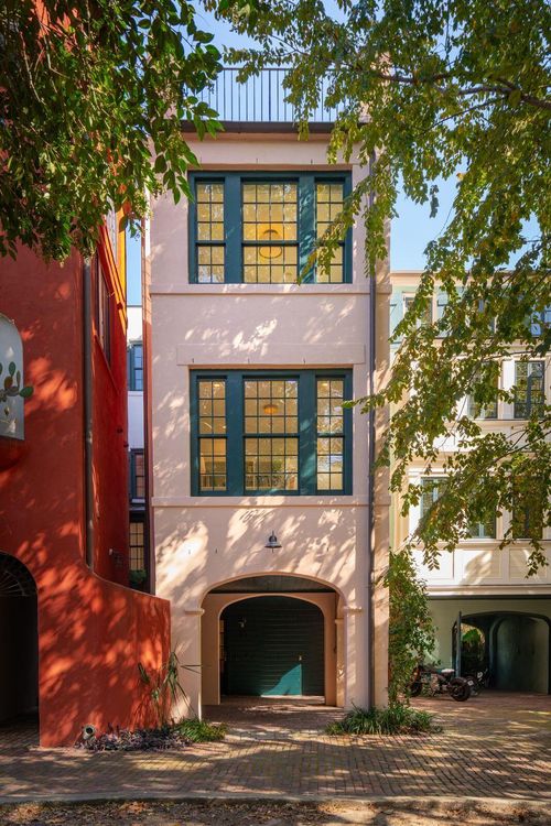 10 Catfiddle St, Charleston, SC, 29403-6876 | Card Image