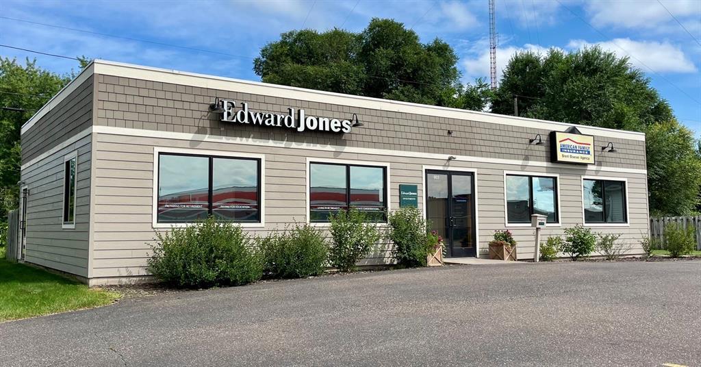 803 Fairfax St, Altoona, WI 54720