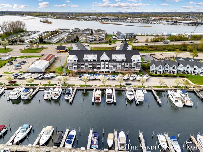 15 - 917 W Savidge St, Condo with 2 bedrooms, 2 bathrooms and null parking in Spring Lake MI | Image 4