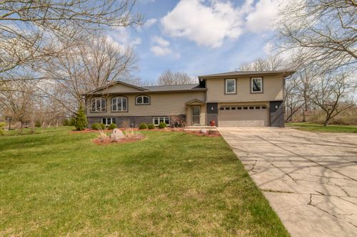 W217N9748 Whitehorse Dr, Colgate, WI, 53017-9562 | Card Image