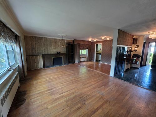 809 Eastfield Rd, Westbury, NY, 11590-1429 | Card Image