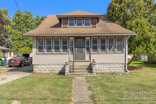 405 Lincoln St, Coopersville, MI, 49404-1224 | Card Image