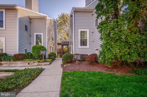 10087 Oakton Terrace Rd, OAKTON, VA, 22124-2943 | Card Image
