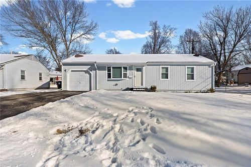 402 Park Ave, Belton, MO, 64012-3121 | Card Image