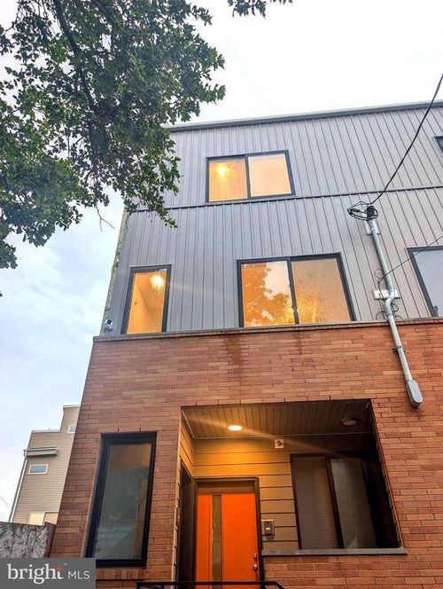 3639 Earp St, Philadelphia, PA, 19146-3205 | Card Image