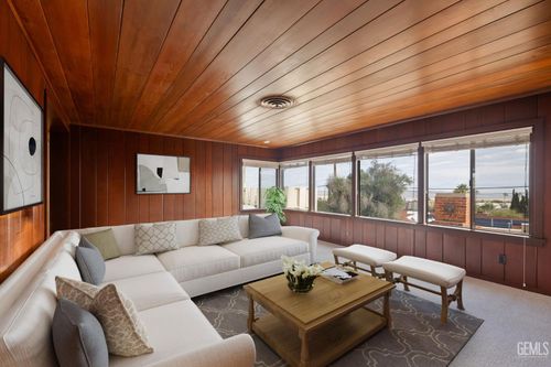 526 Washington Ave, Taft, CA, 93268-4442 | Card Image