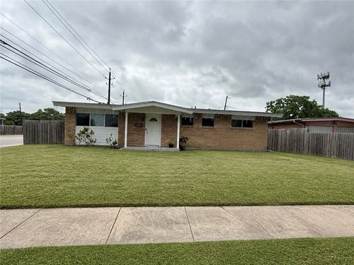 1302 Prince Dr, Corpus Christi, TX, 78412-4027 | Card Image