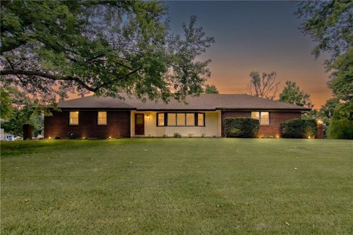 103 8th St, Garden City, MO, 64747-8103 | Card Image