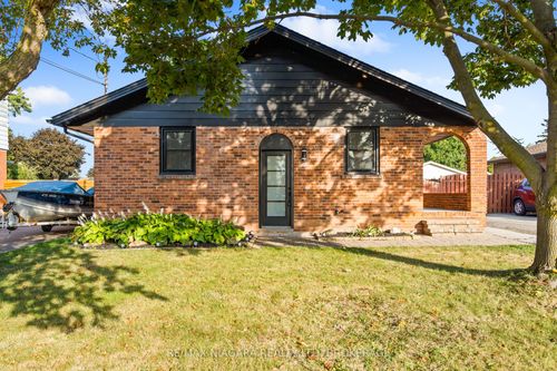 38 Stewart St, Grimsby, ON, L3M3M8 | Card Image