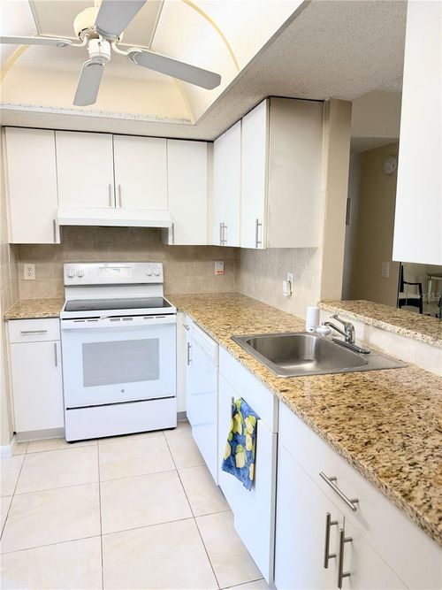 apt-207-10 Willowbrook Ln, Delray Beach, FL, 33446-1640 | Card Image